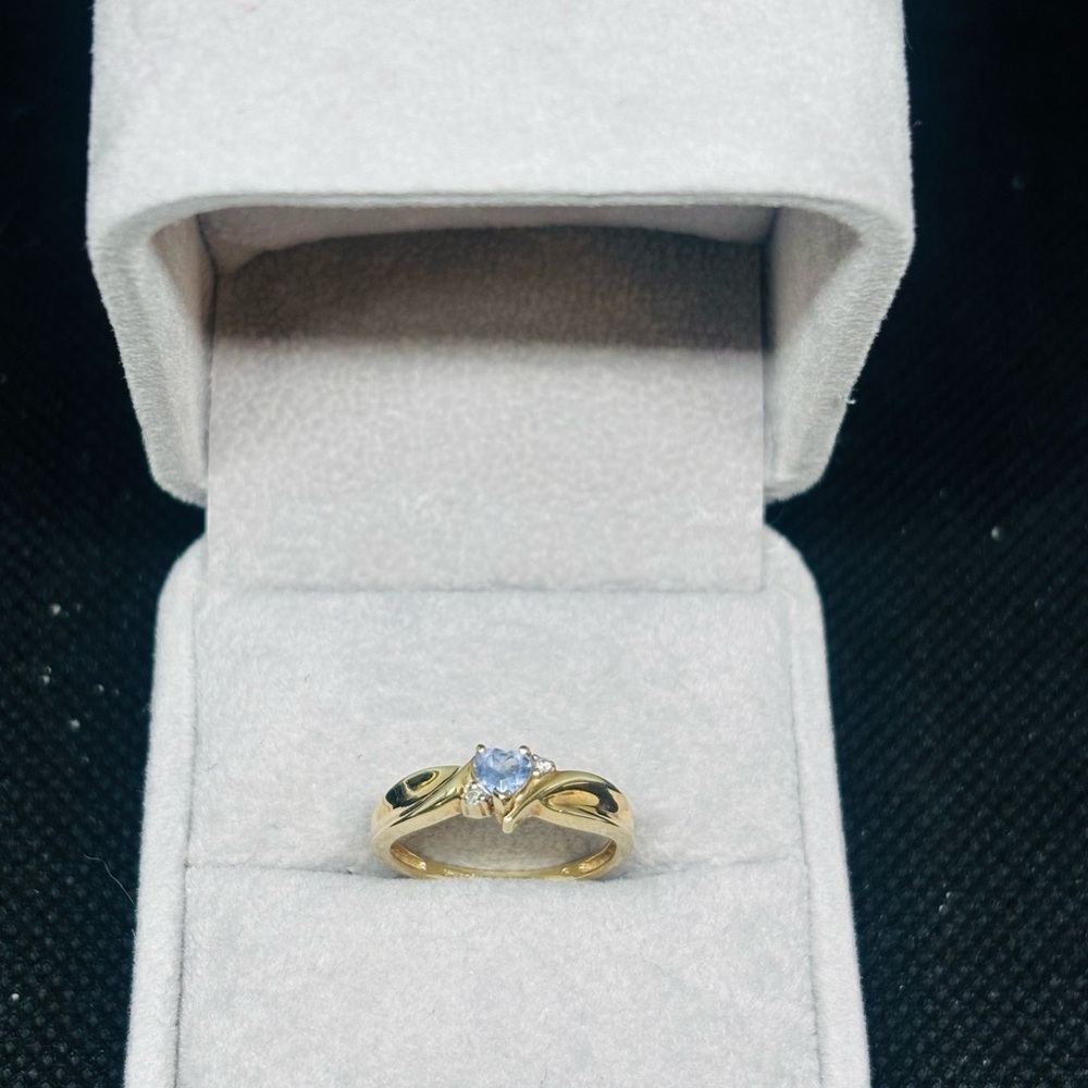 10K Yellow Gold Tanzanite Ring, size 5.5 - Picture 3 of 9
